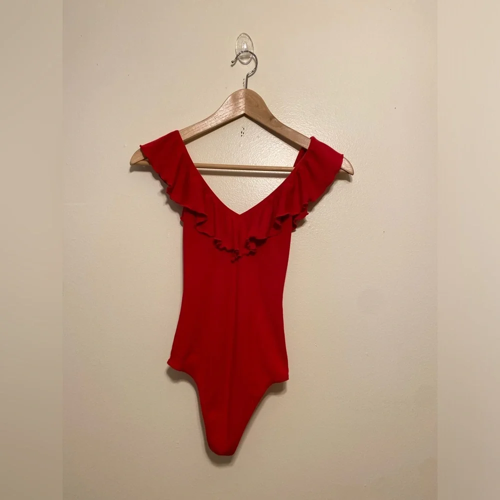 Wilfred Aritzia Red Ruffled Kids Bodysuit. Size XXS